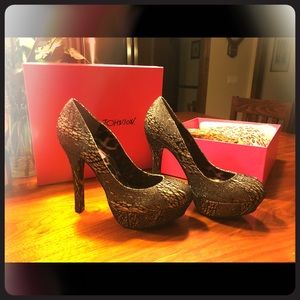Betsey Johnson Diskko Black Gold 9.5 heels